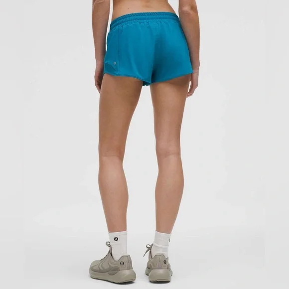 NWT lululemon Hotty Hot 2.5 in hawaiin blue - Picture 3 of 5